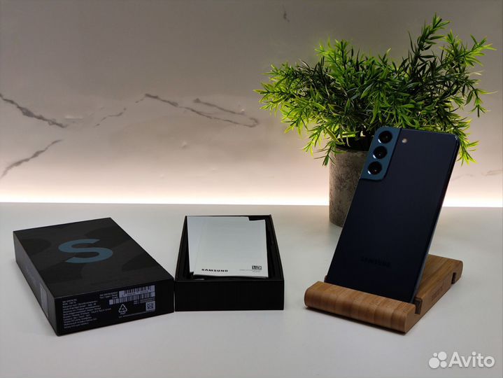 Samsung Galaxy S22, 8/128 ГБ