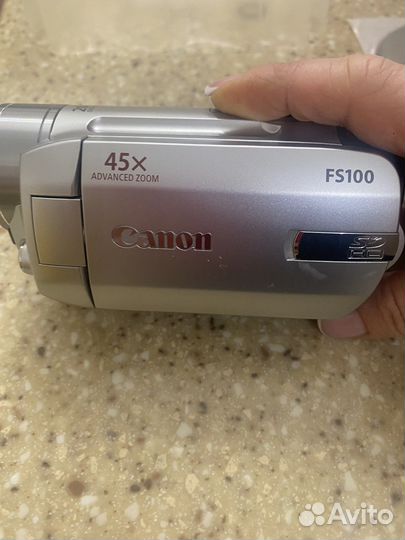 Видеокамера canon FS 100