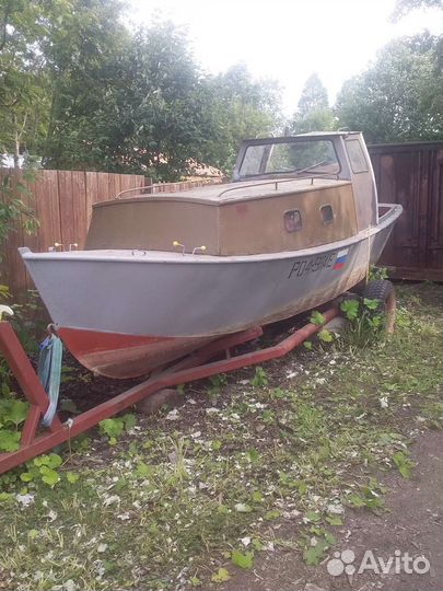 Катер стальной двиг л 6 отл состояние