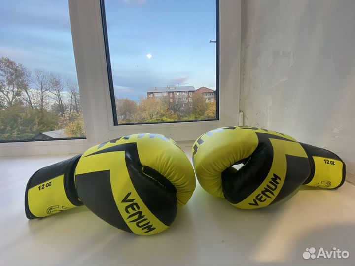 Боксерские перчатки 12 oz venum