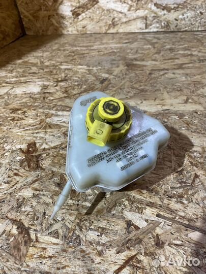 Бачок тормозного цилиндра VW Touareg GP 02-10