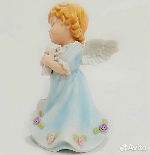 Статуэтка фарфоровая ангел