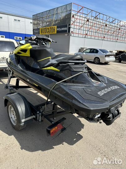 Продам гидроцикл BRP 260RXP