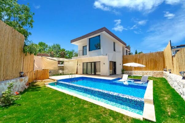 Коттедж 150 м² на участке 8 сот.