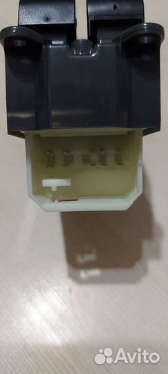 Блок управления стеклоподъемниками Toyota yaris