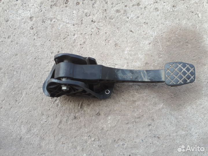 Педаль сцепления Skoda Octavia A5