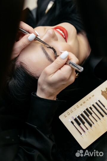 Мастер по наращиванию ресниц, Лэшмейкер