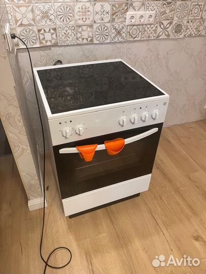 Электро плита с духовкой
