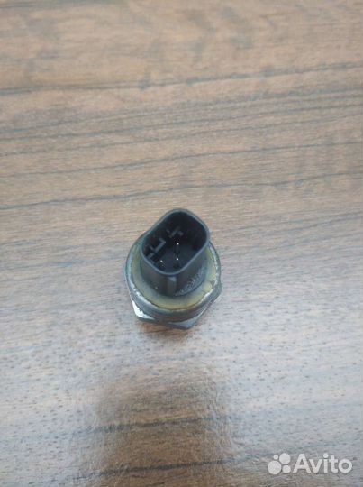 Датчик главного тормозного цилиндра Кайрон