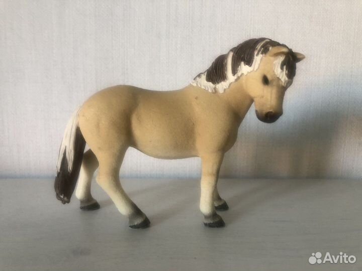 Фигурки лошадей schleich