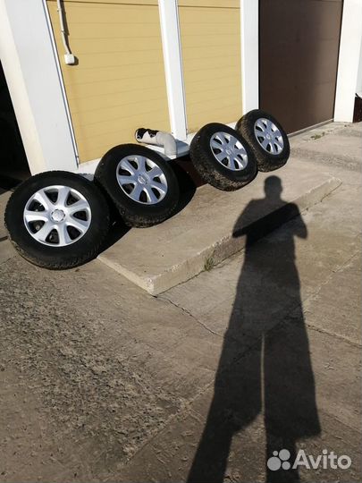 Kumho I'Zen RV Stud KC16 215/70 R16