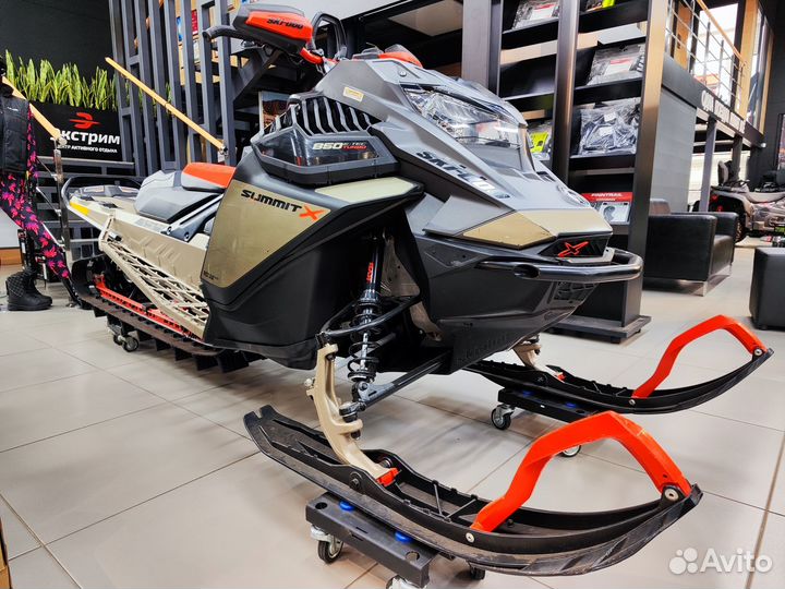 Снегоход SKI-DOO Summit X Expert154 850E-TEC Turbo