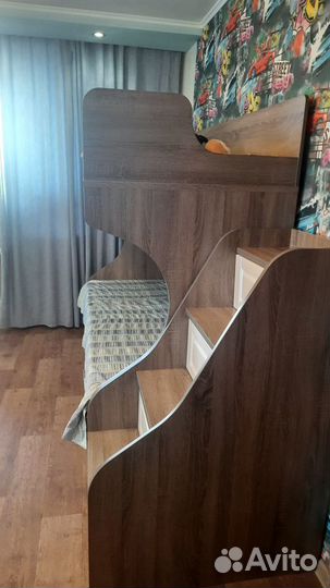 Двухъярусная кровать