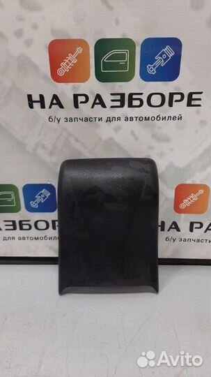 Накладка на консоль между сиденьями задняя