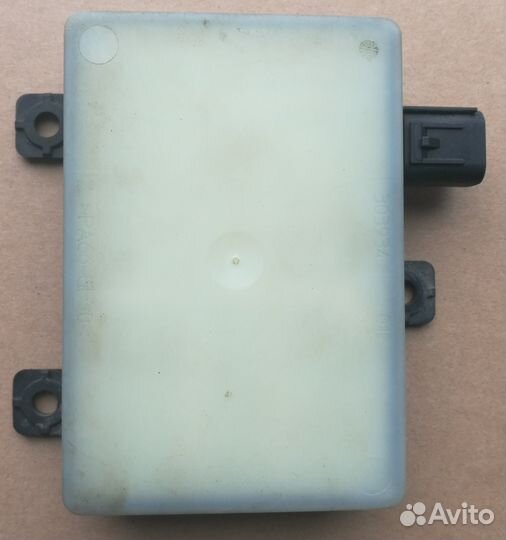 Land Rover датчик конт.мертв.зоны лев.LR071747