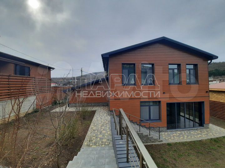 Коттедж 205,9 м² на участке 6 сот.