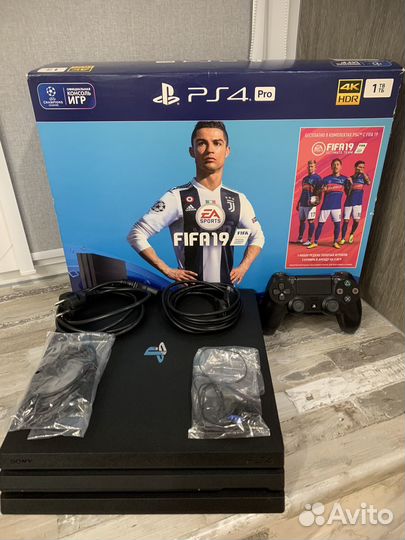 Sony Playstation 4 Pro, 1 TB памяти, + игры