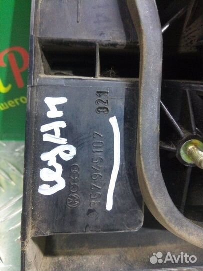 Фонарь внутренний левый Volkswagen Passat B3