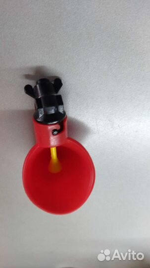 Автоматическая чашечная поилка для кур, цыплят