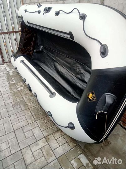 Лодка riviera 3200