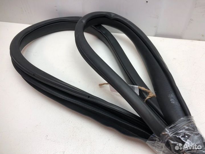 Уплотнитель проема двери задний левый Mazda 6