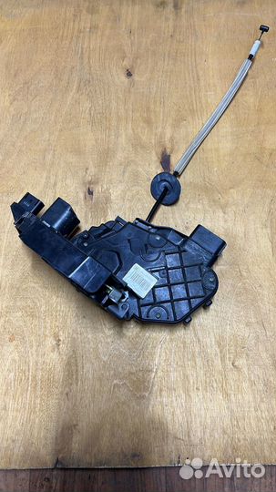 Замок двери задний правый Land Rover Range Rover S