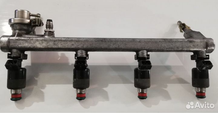 Рампа топливная GM 90411551 в сборе