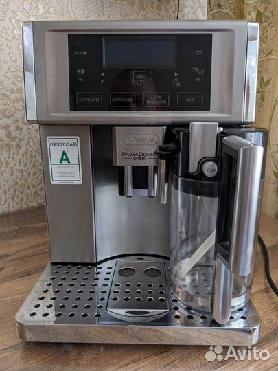 Кофемашина DeLonghi PrimaDonna Avant Esam 6700
