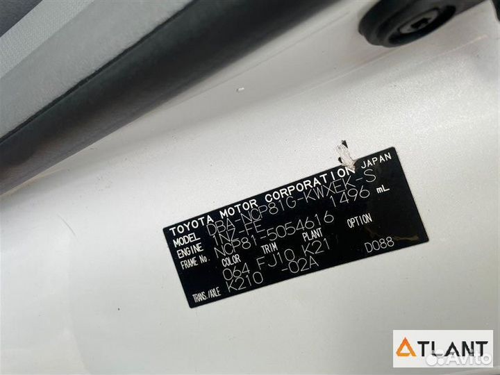 Накладка замка багажника toyota sienta