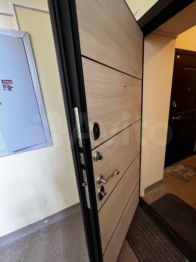 Доля в 2-к. квартире, 61,6 м², 1/3 эт.