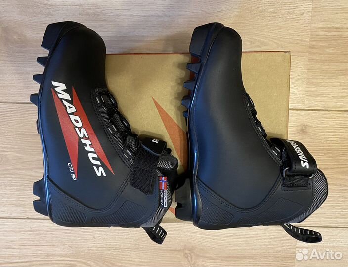 Лыжные ботинки. Новые
