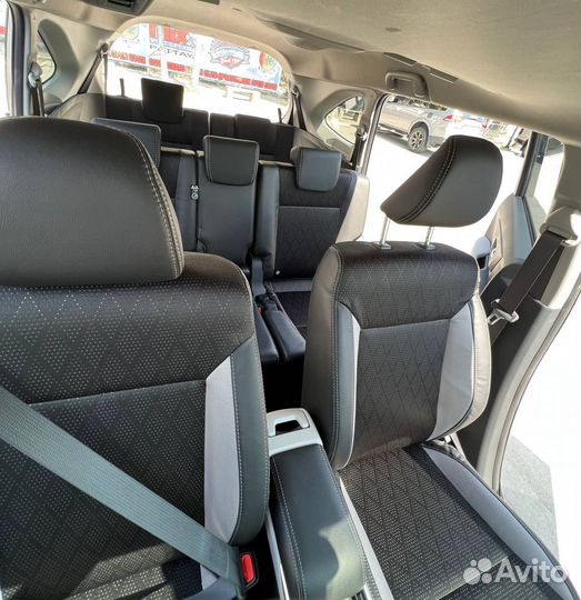 Аренда авто с водителем Таиланд Toyota Veloz Grey