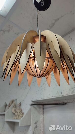 Люстра хороший вариант для декора веранд