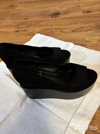 Продам босоножки