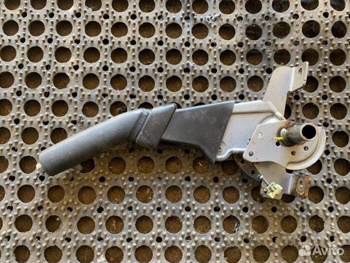 Рычаг стояночного тормоза Mitsubishi L200 V