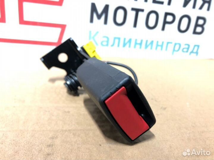 Замок ремня задний Mercedes Gla-Class X156 651.930