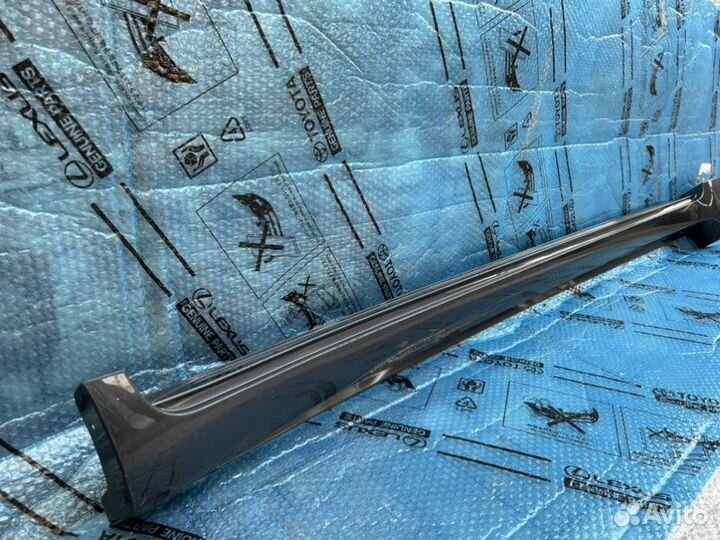 Накладка порога правая Toyota Land Cruiser 200