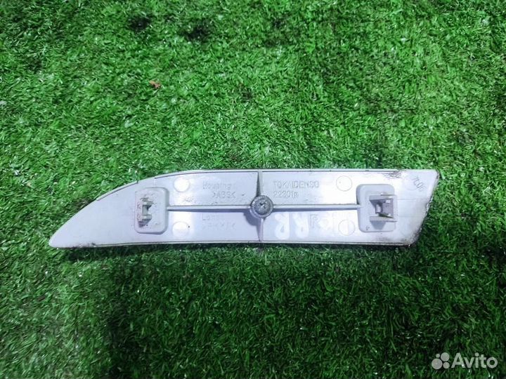 Отражатель бампера заднего правый Daihatsu Terios