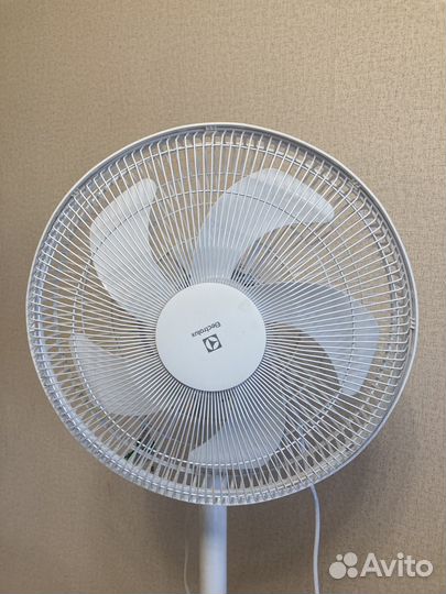 Вентилятор напольный Electrolux EFF-1005