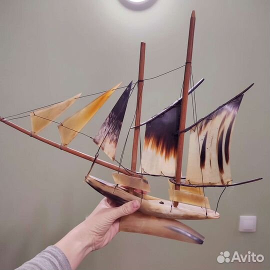 Сувенир корабль из рога