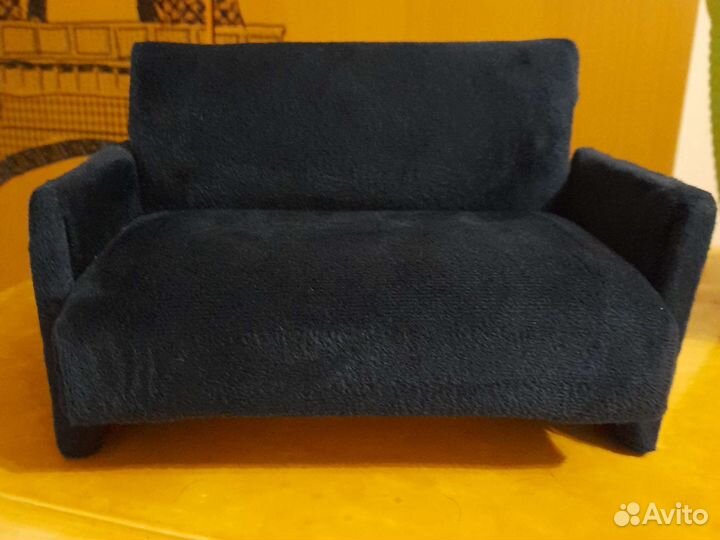 Декоративный кукольный диван