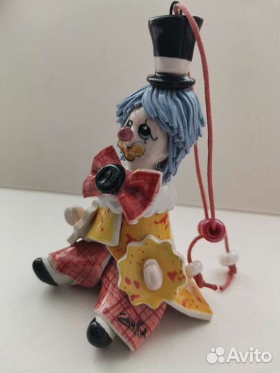 Фарфоровая статуэтка