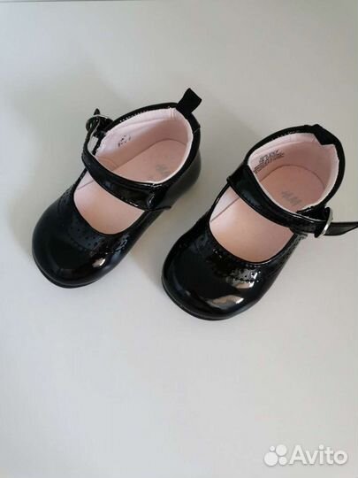 Туфли чёрные лакированные новые hm р-р 18-19