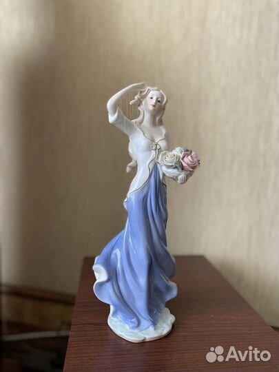 Статуэтка фарфор