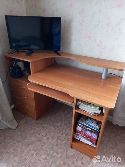 Стол письменный компьютерный