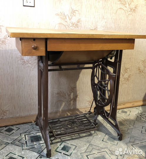 Швейная машина Tikkakoski-45 (на чугунной станине)