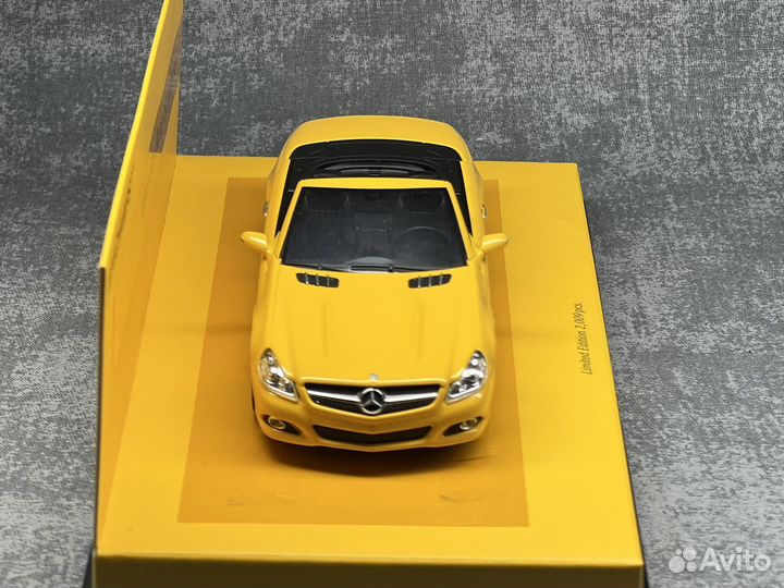 Модель mercedes sl 1/43 minichamps