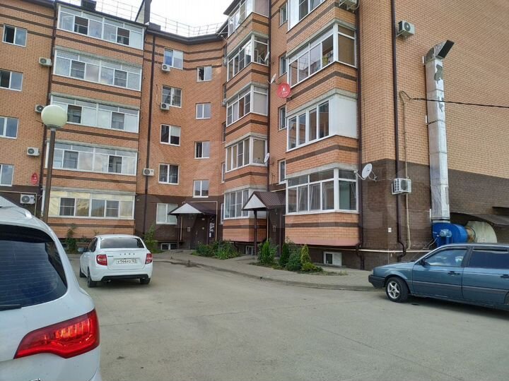 2-к. квартира, 79 м², 2/5 эт.