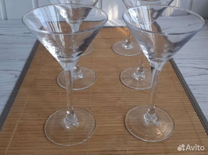 Фужеры, бокалы для мартини, вина, коктейлей