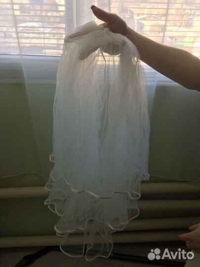 Свадебные перчатки, полушубок и фата